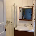 Проживання в сім'ї Harrer *